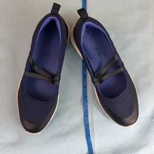 VIONIC Women’s Mary Jane Flats Royal Blue and Navy Size 11
